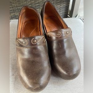 SOLD Dansko women brown clog size 39 (8.5-9)